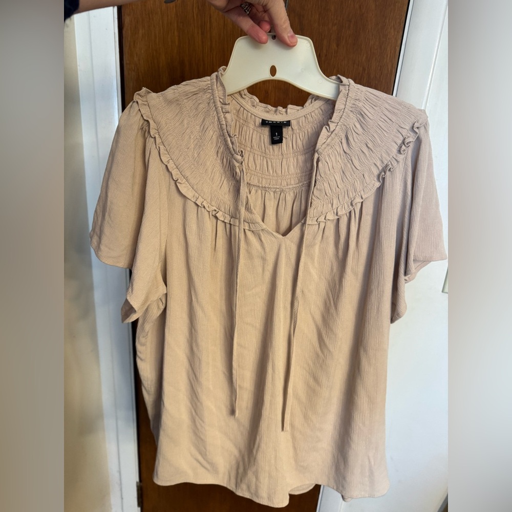 EUC tan/camel colored short sleeve top by Torrid, size 1 (14-16) - Picture 10 of 13